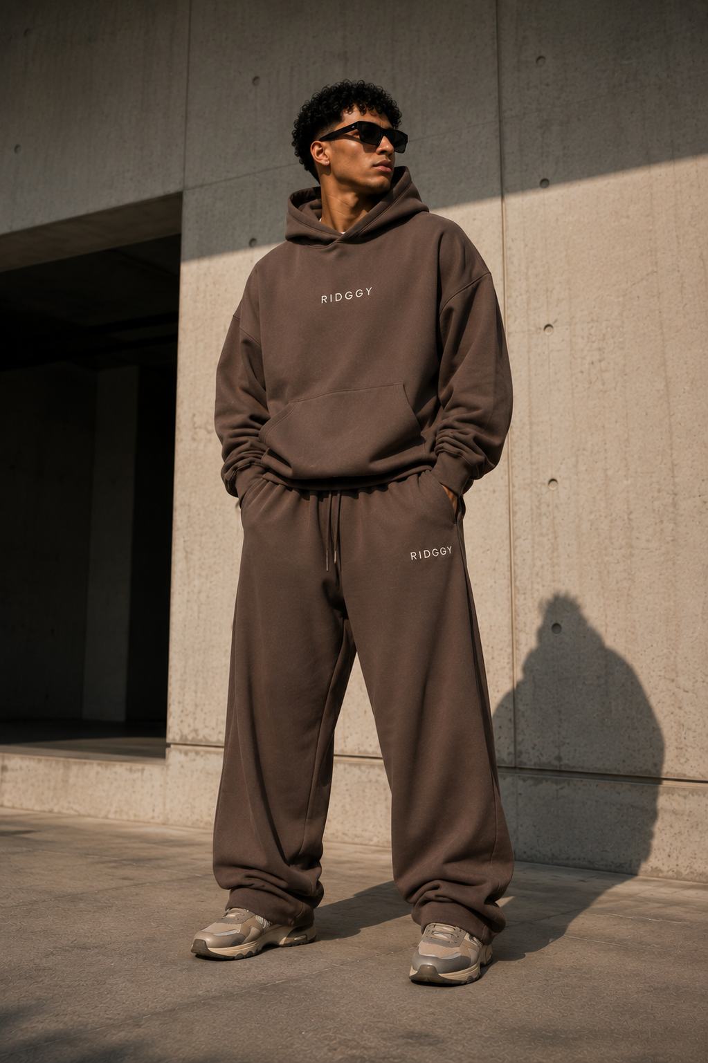 HOODIE BRODÉ RIDGGY — Chocolat